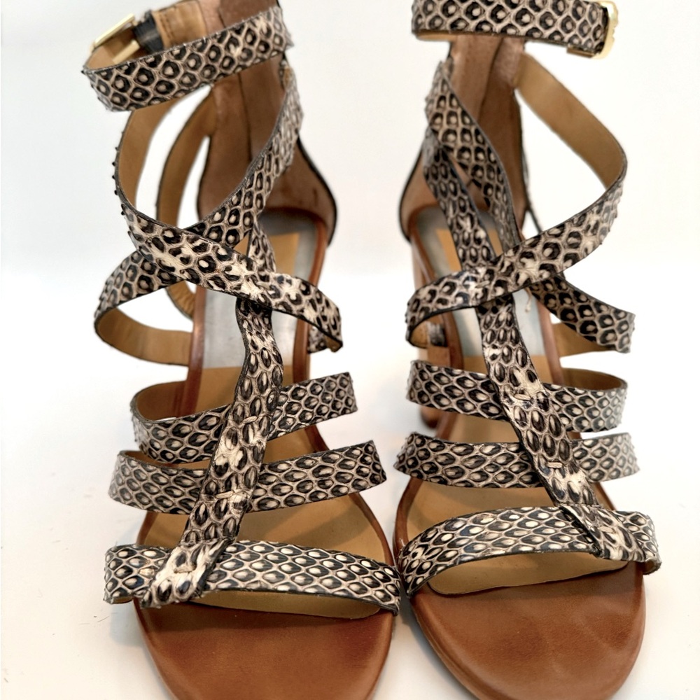 Beautiful wooden heel sandals. Surprisingly comfortable! - Picture 3 of 5